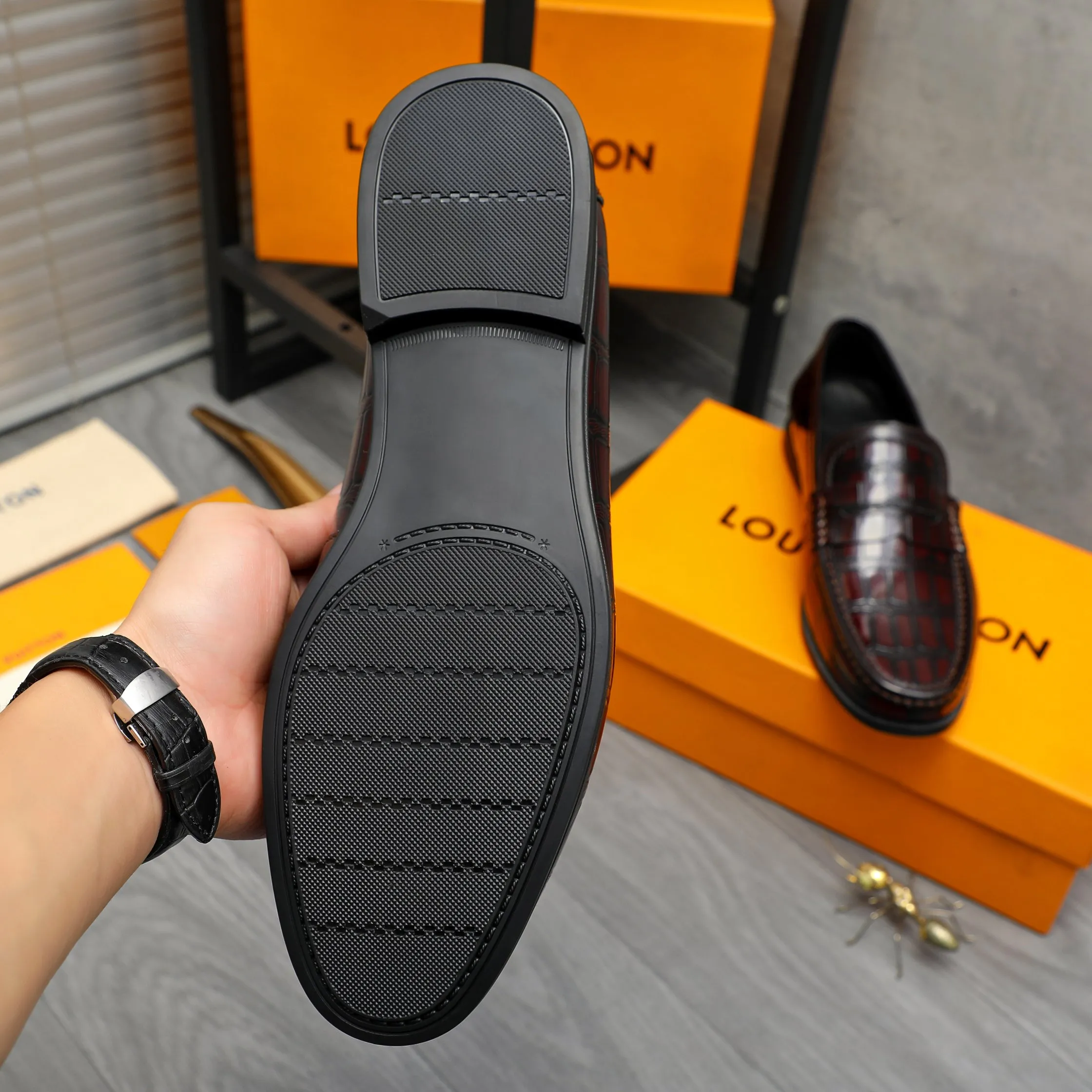 Men's shoes 💰p442 Product trademark: LV (Louis Vuitton) business slip-on leather shoes. Regular size: 38-46 (45.46 is custom-made and non-refundable) Product material: Selected high-quality stone grain cowhide upper, cowhide lining, rubber outsole